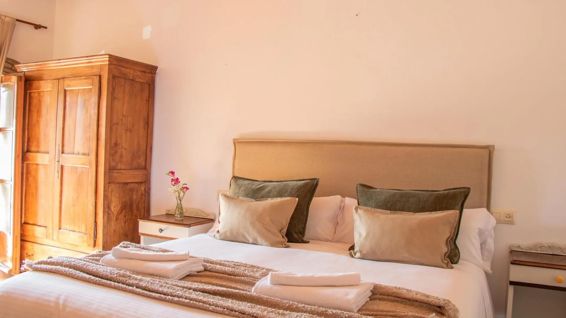 Mas Camins (Adults Only) Bed & Breakfast Avinyonet de Puigventos