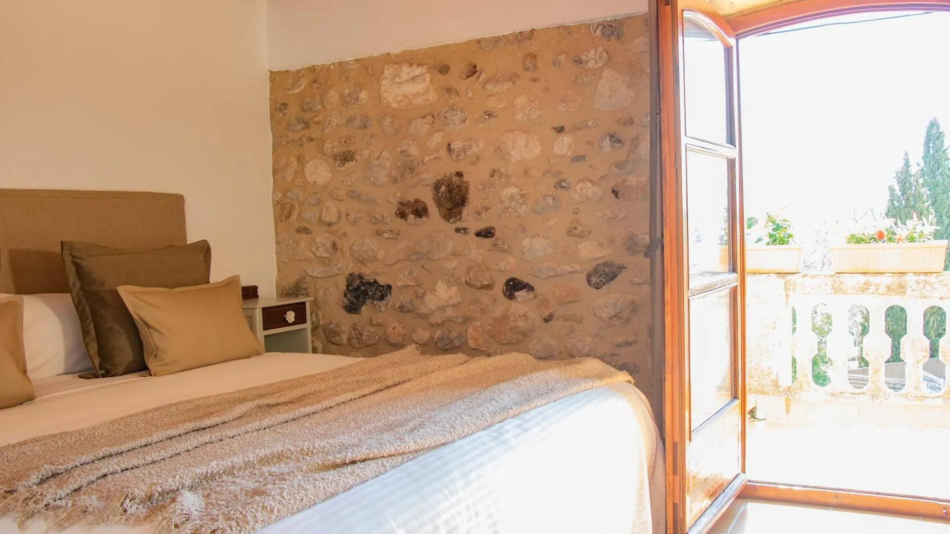 לינה וארוחת בוקר Avinyonet de Puigventós Mas Camins (Adults Only)