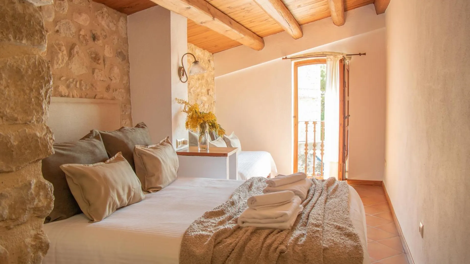 לינה וארוחת בוקר Avinyonet de Puigventós Mas Camins (Adults Only) 0*,