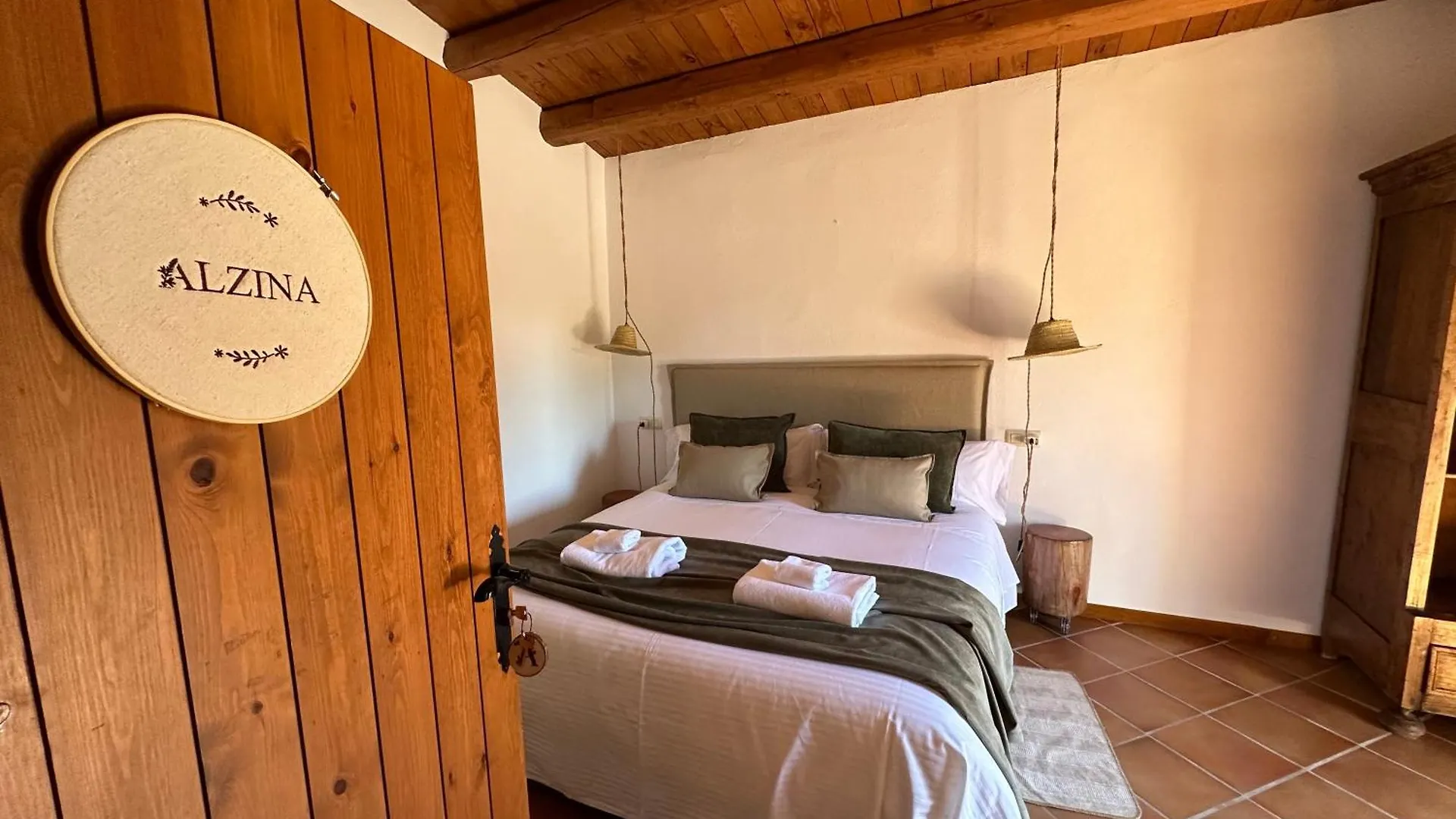 Avinyonet de Puigventós Mas Camins (Adults Only) Bed & Breakfast