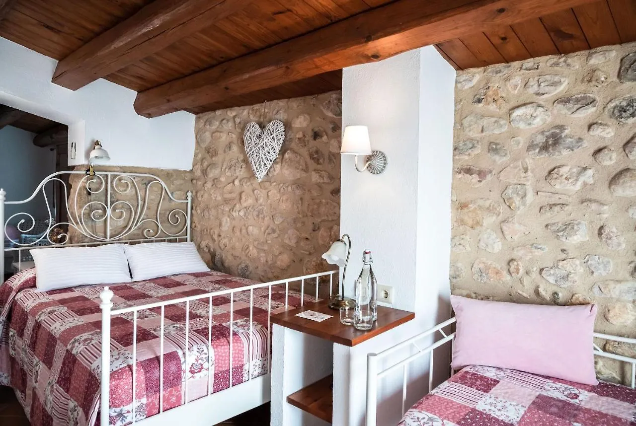 לינה וארוחת בוקר Avinyonet de Puigventós Mas Camins (Adults Only)