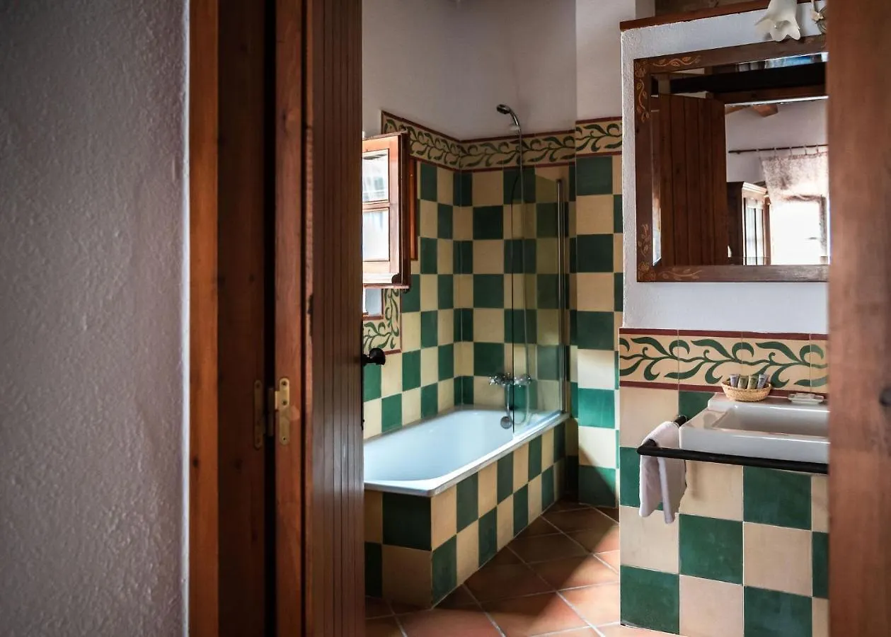 לינה וארוחת בוקר Avinyonet de Puigventós Mas Camins (Adults Only) 0*,